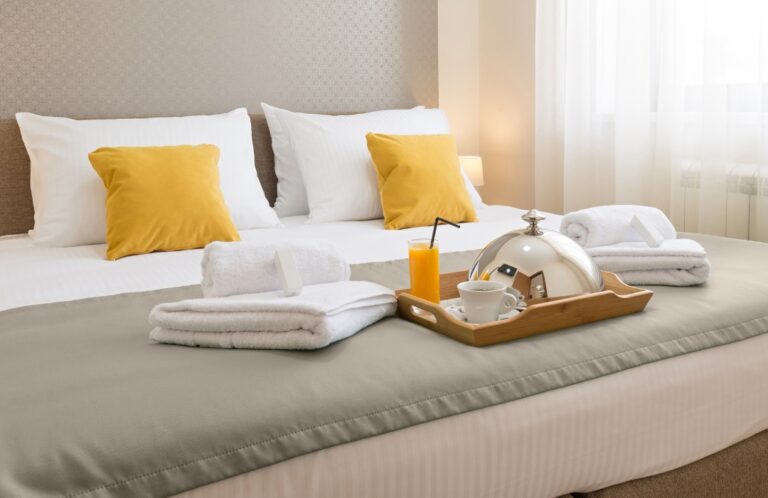 How to Get Cheap Hotels: 10 Insider Tricks for Budget-Friendly Stays in 2024