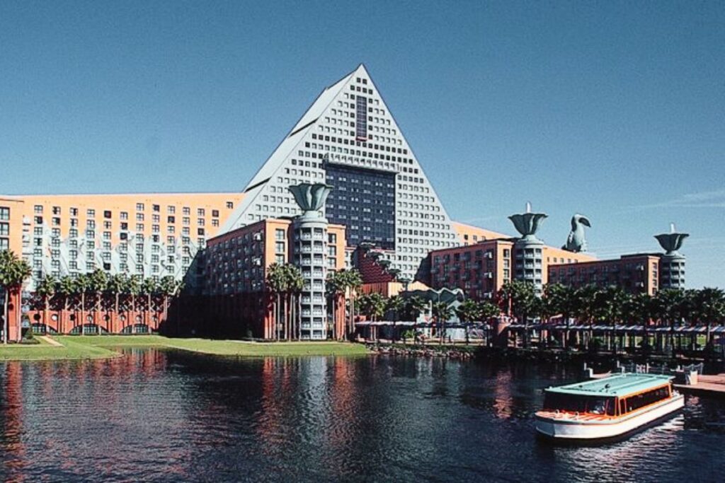 Walt Disney World Swan Hotel: A Luxury Disney Resort Experience