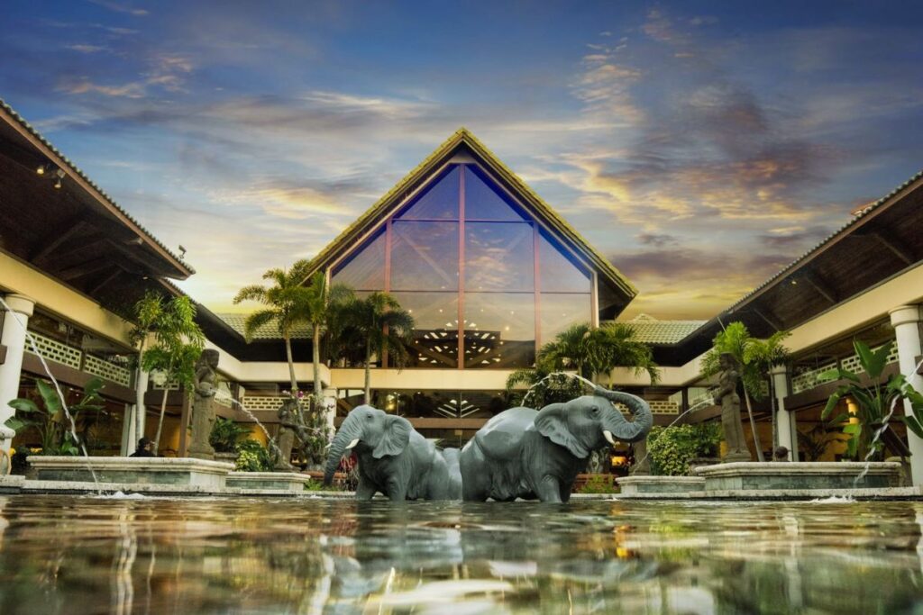 Loews Royal Pacific Resort: Complete Guide & PriceLine Savings